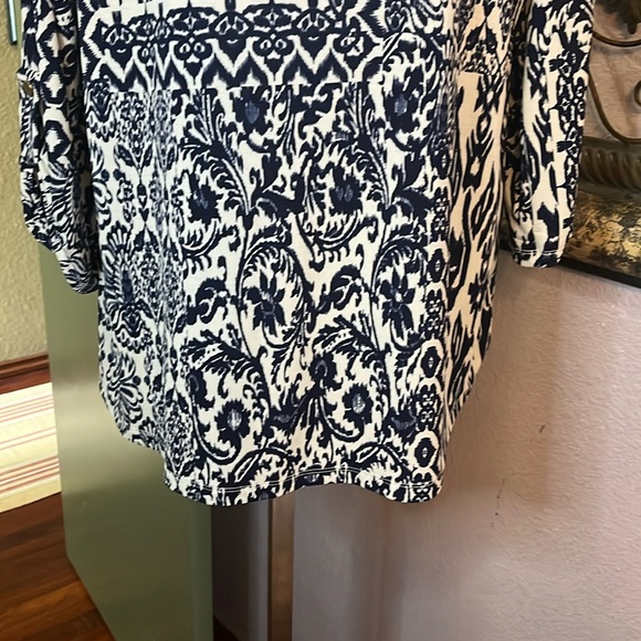 EUC White Birch Top- so cute blue/ white abstract floral print Sz S - Picture 3 of 9